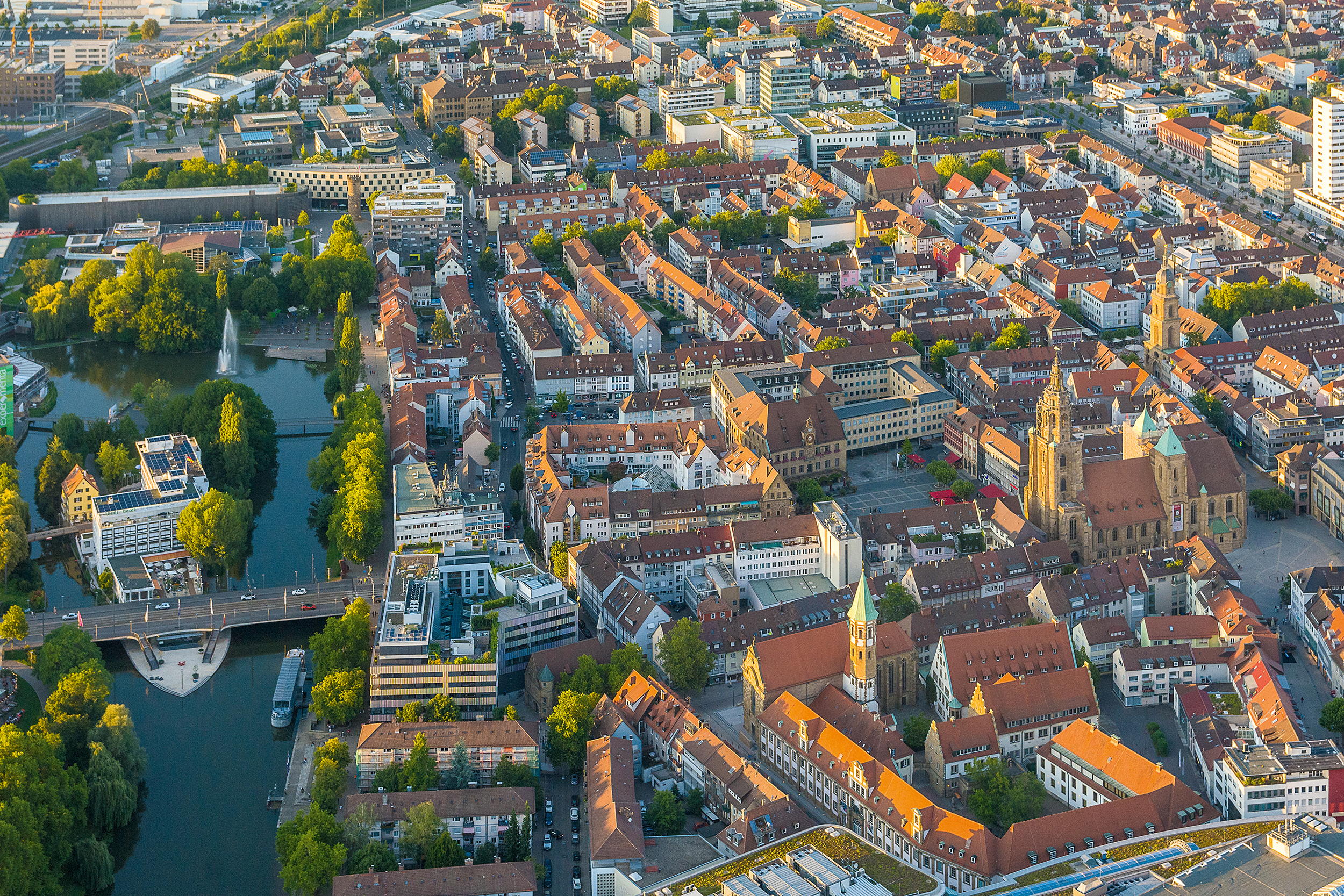 https://www.uebergangschuleberuf-bw.de/fileadmin/media/images/Content/Luftaufnahme_Heilbronn_2017_rs_KBTitel18_red.jpg